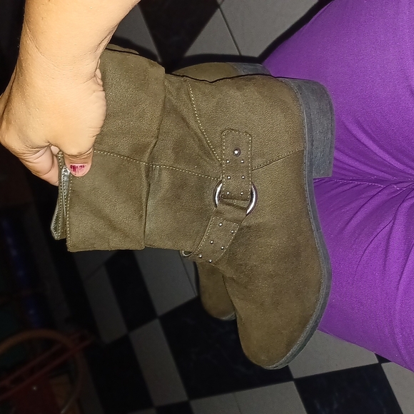 American eagle women’s Olive ankle boots, NWOT,  7.5, zip - Picture 1 of 13